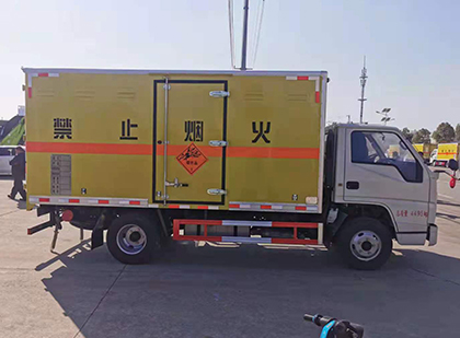 雷州爆破器材运输车技术升级与安全合规新趋势